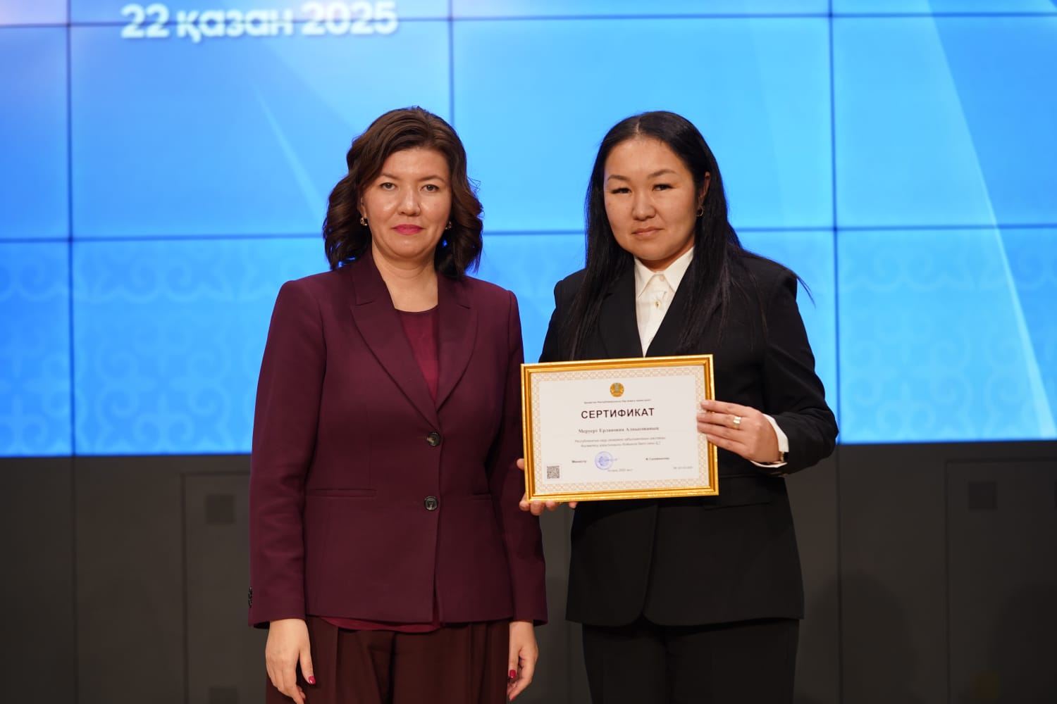 «Білім берудегі өзгерістердің 1000 көшбасшысы» ұлттық бағдарламасын сәтті аяқтап, сертификат иегері атанды.